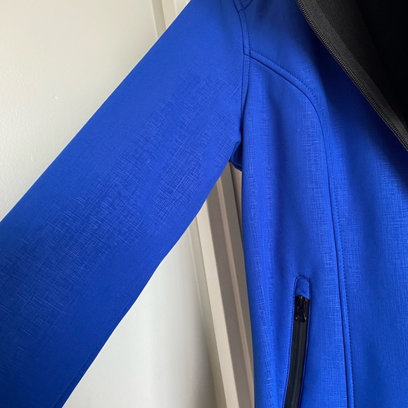 RICKI’S Hooded Soft Shell Jacket with Detachable Fleece Hood - Picture 9 of 14